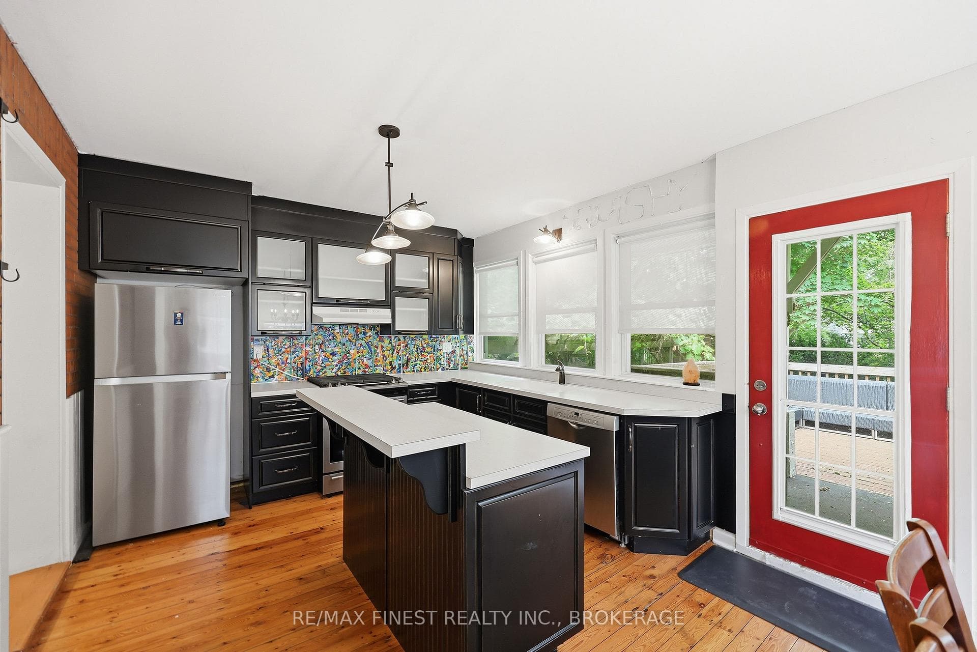463 Victoria Street photo 12