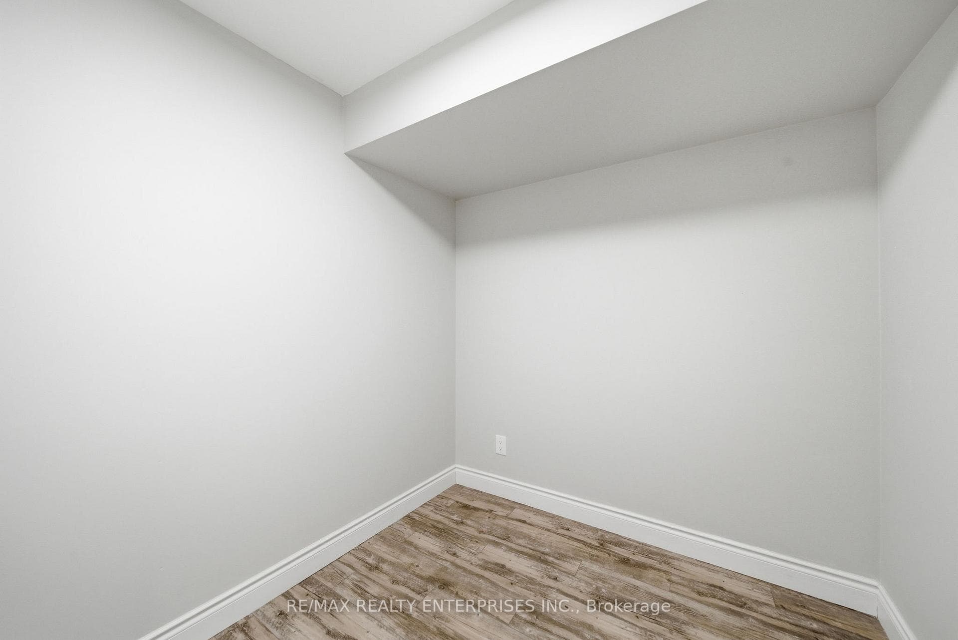 6930 Elliott Parliament Street photo 31