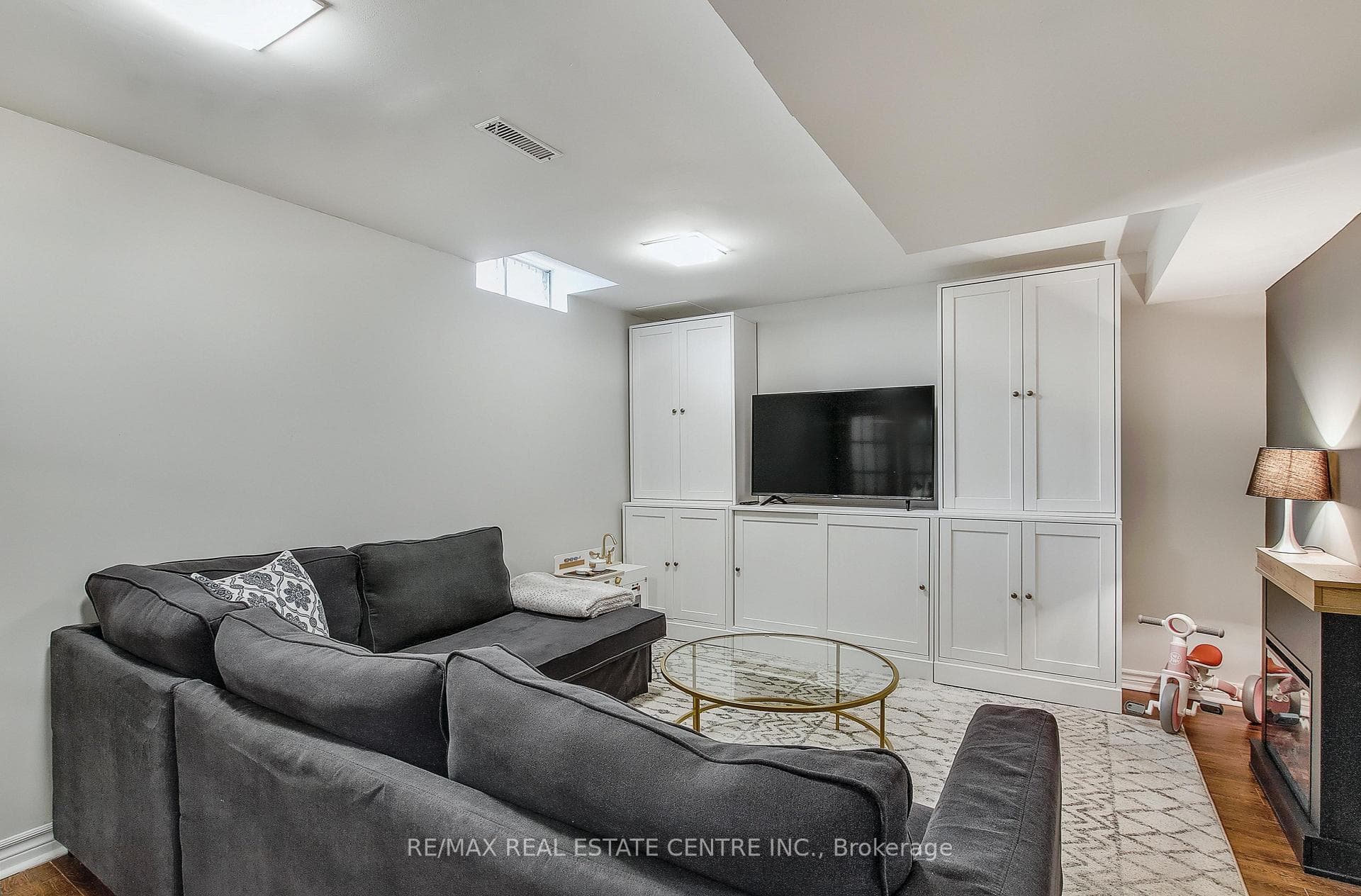2127 Hunt Crescent photo 10