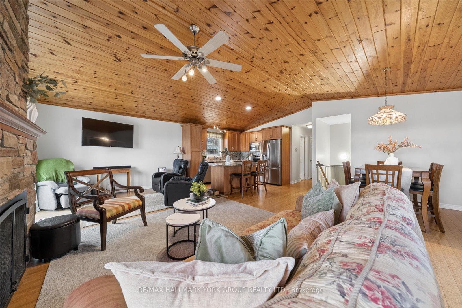 168 Irving Drive photo 11