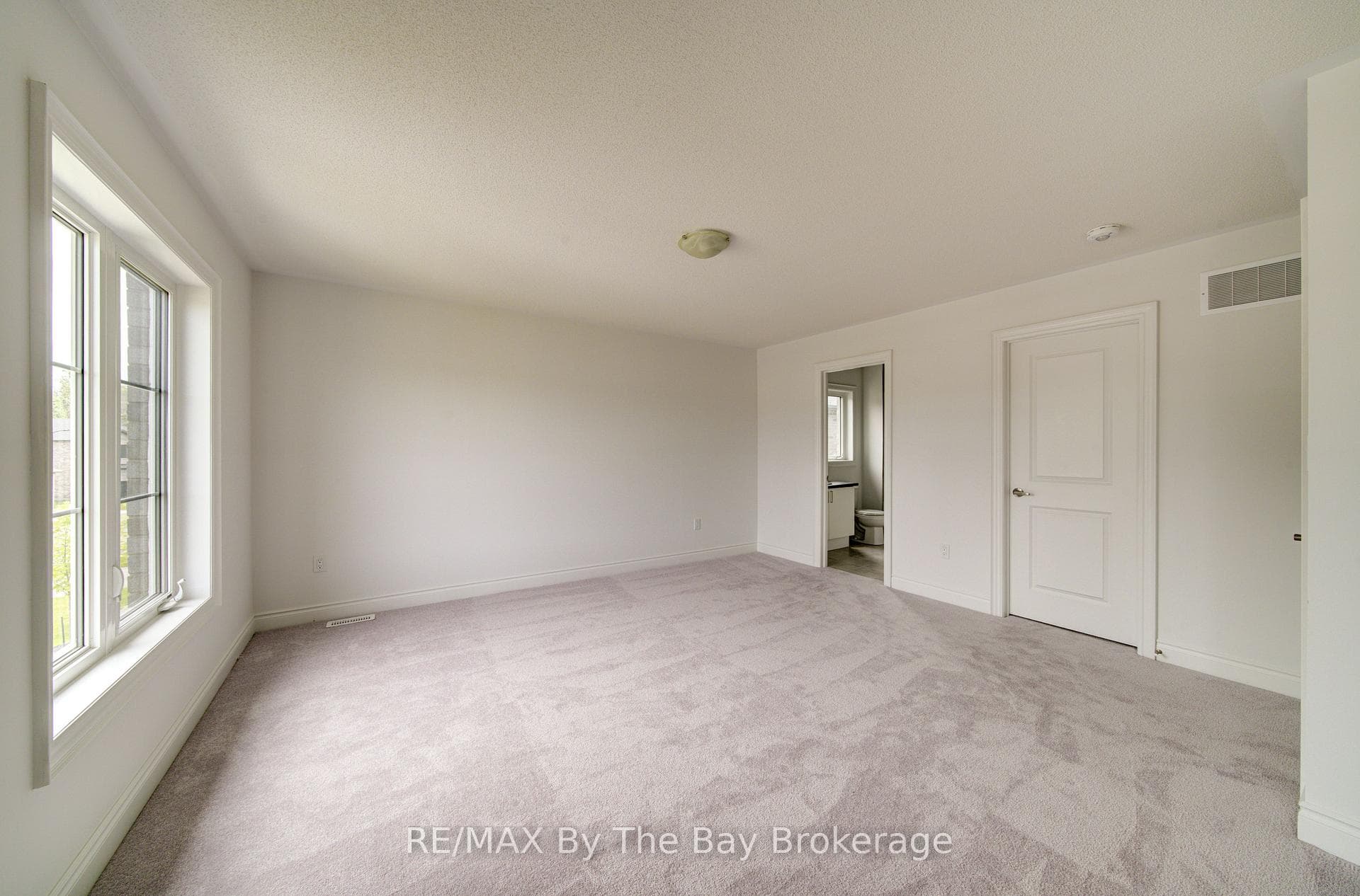 19 Amber Drive photo 32