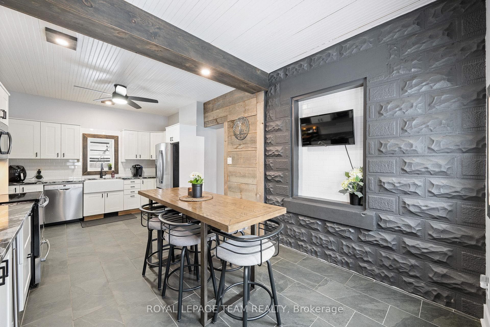 5529 Lion Street photo 6