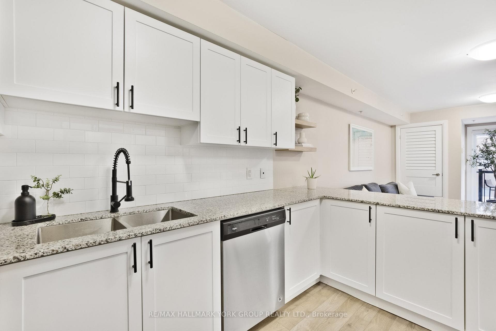 481 Rupert Avenue Unit 203 photo 12