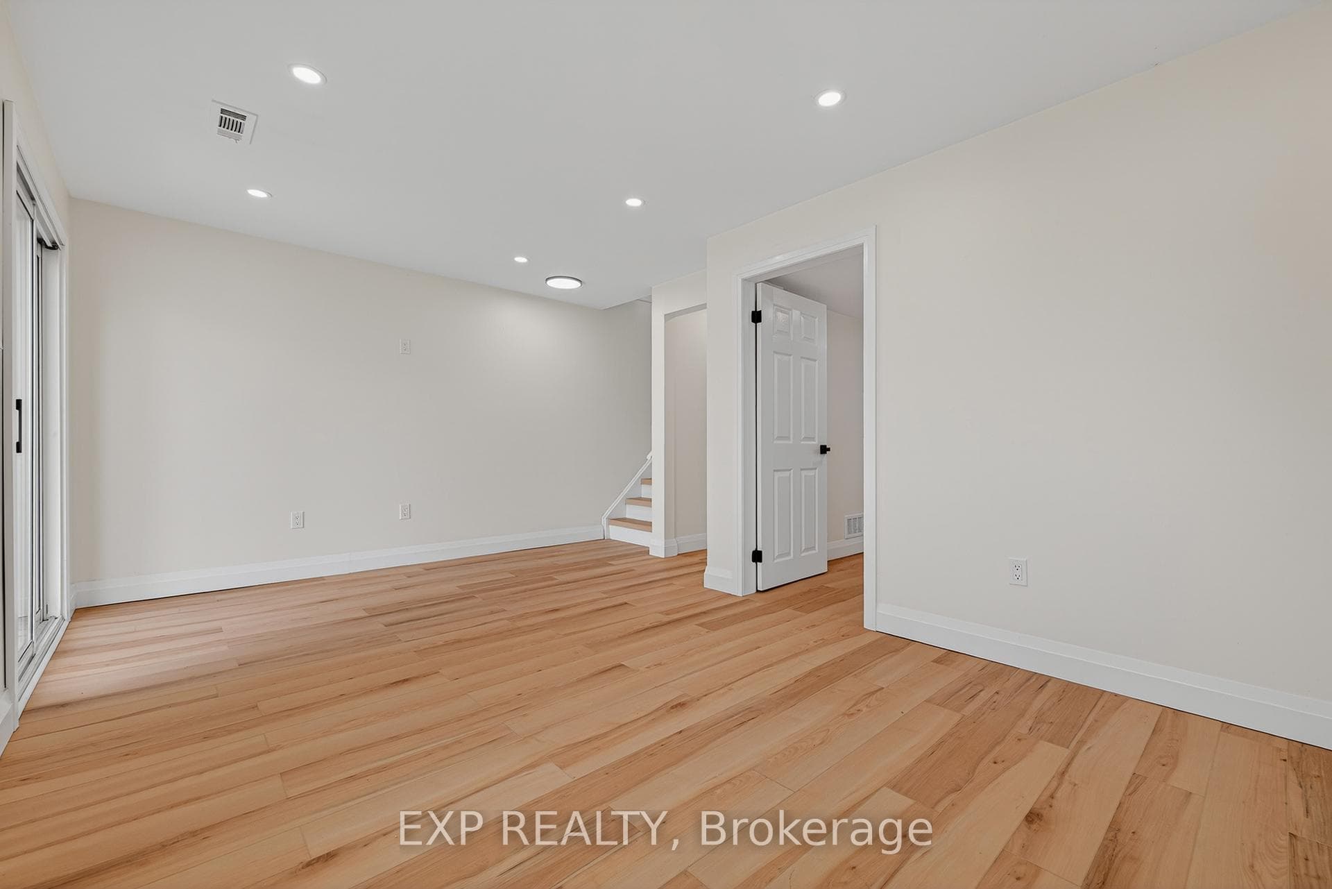 101 Anastasia Crescent photo 16
