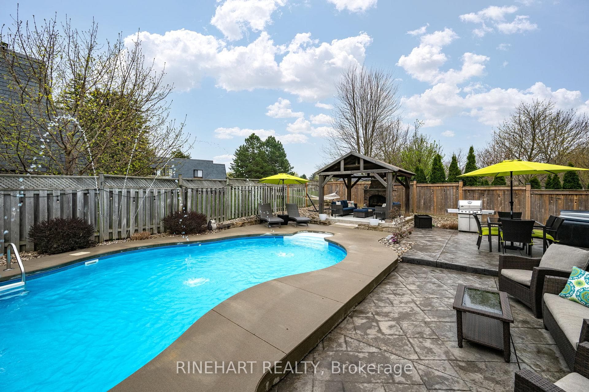 898 Crestview Crescent photo 35
