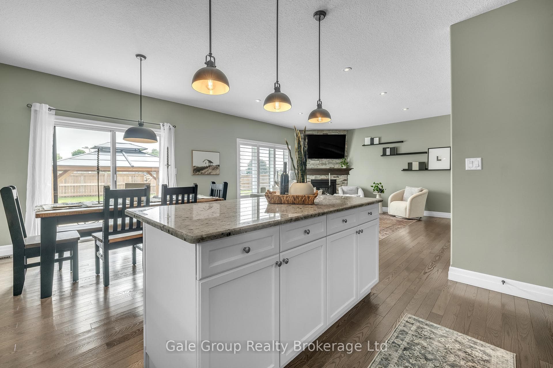 17 AMANDA Avenue photo 12