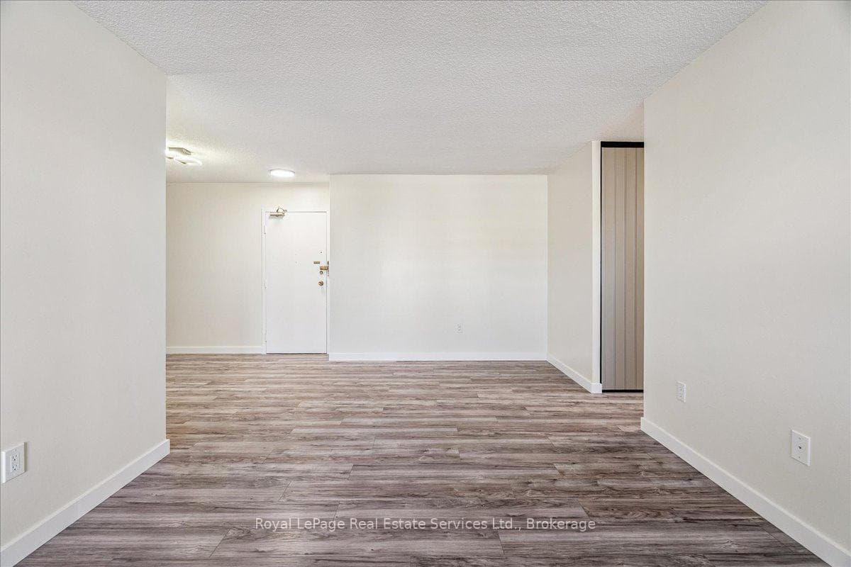 966 Inverhouse Drive Unit 812 photo 15