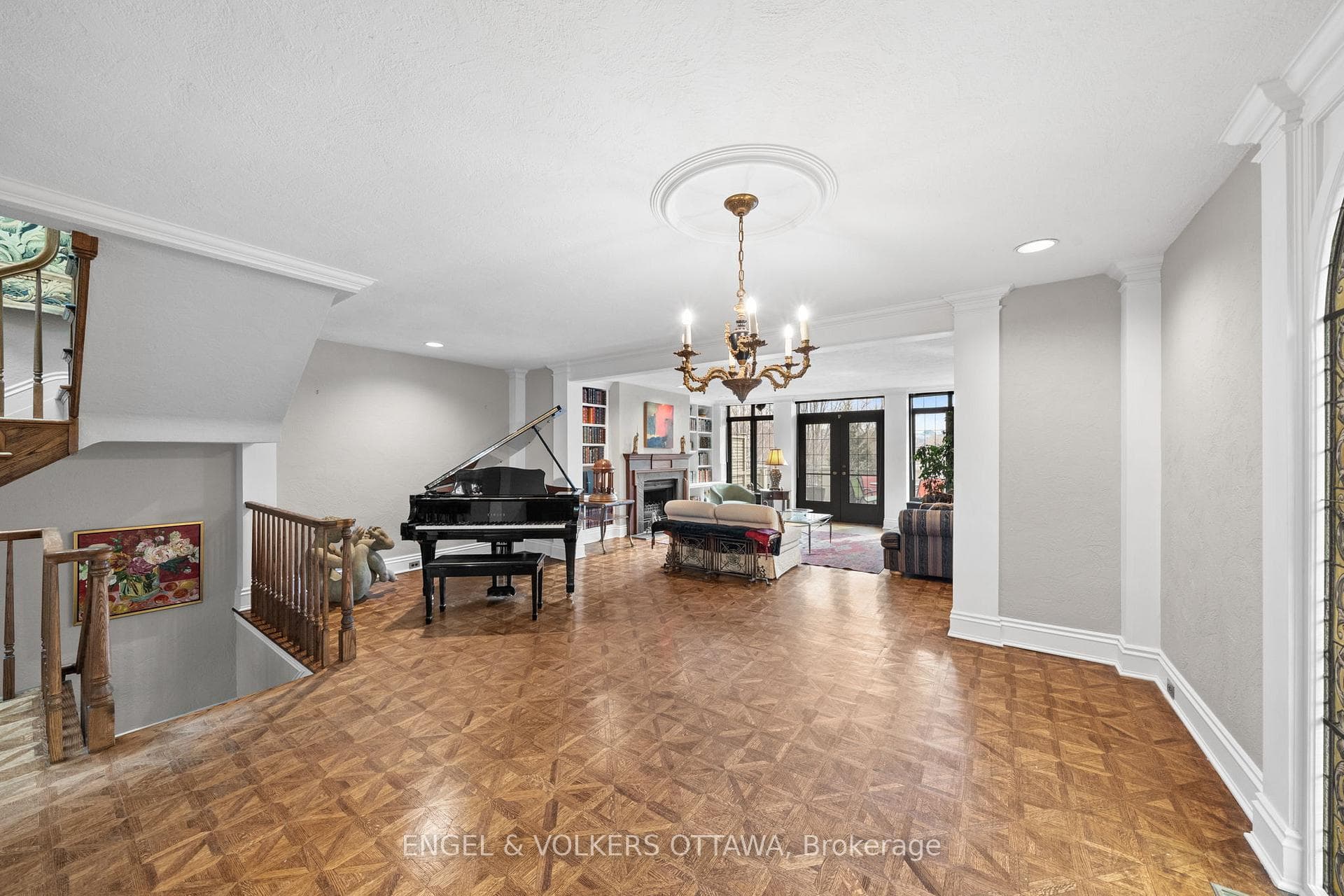 105 Stanley Avenue photo 16