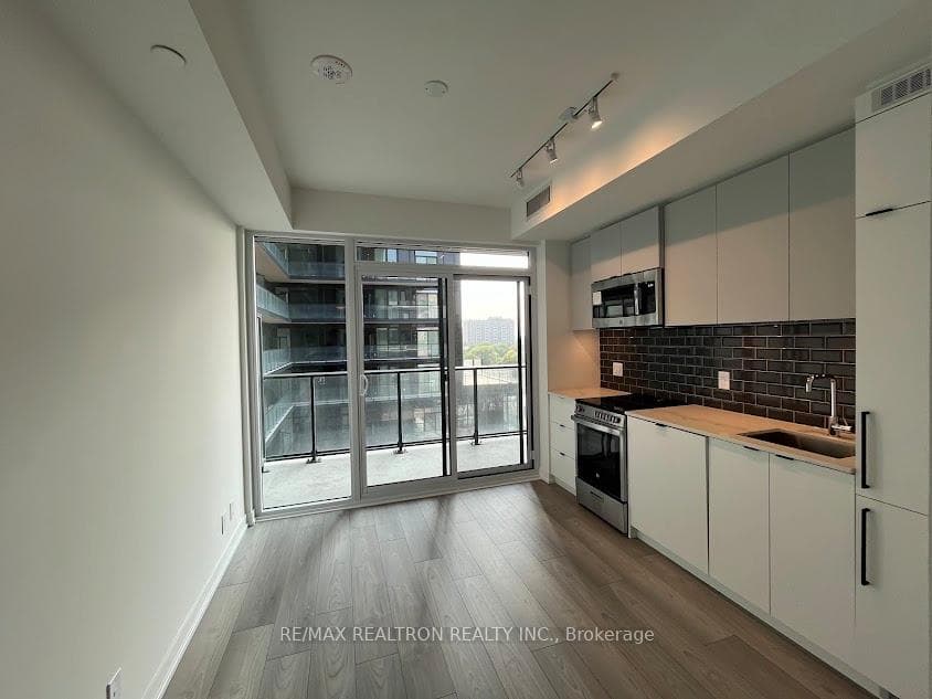 285 Dufferin Street Unit 905 photo 2