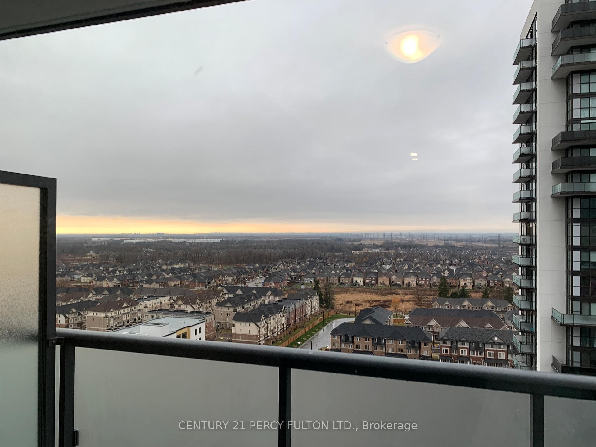 2545 Simcoe Street Unit 1713 photo 9