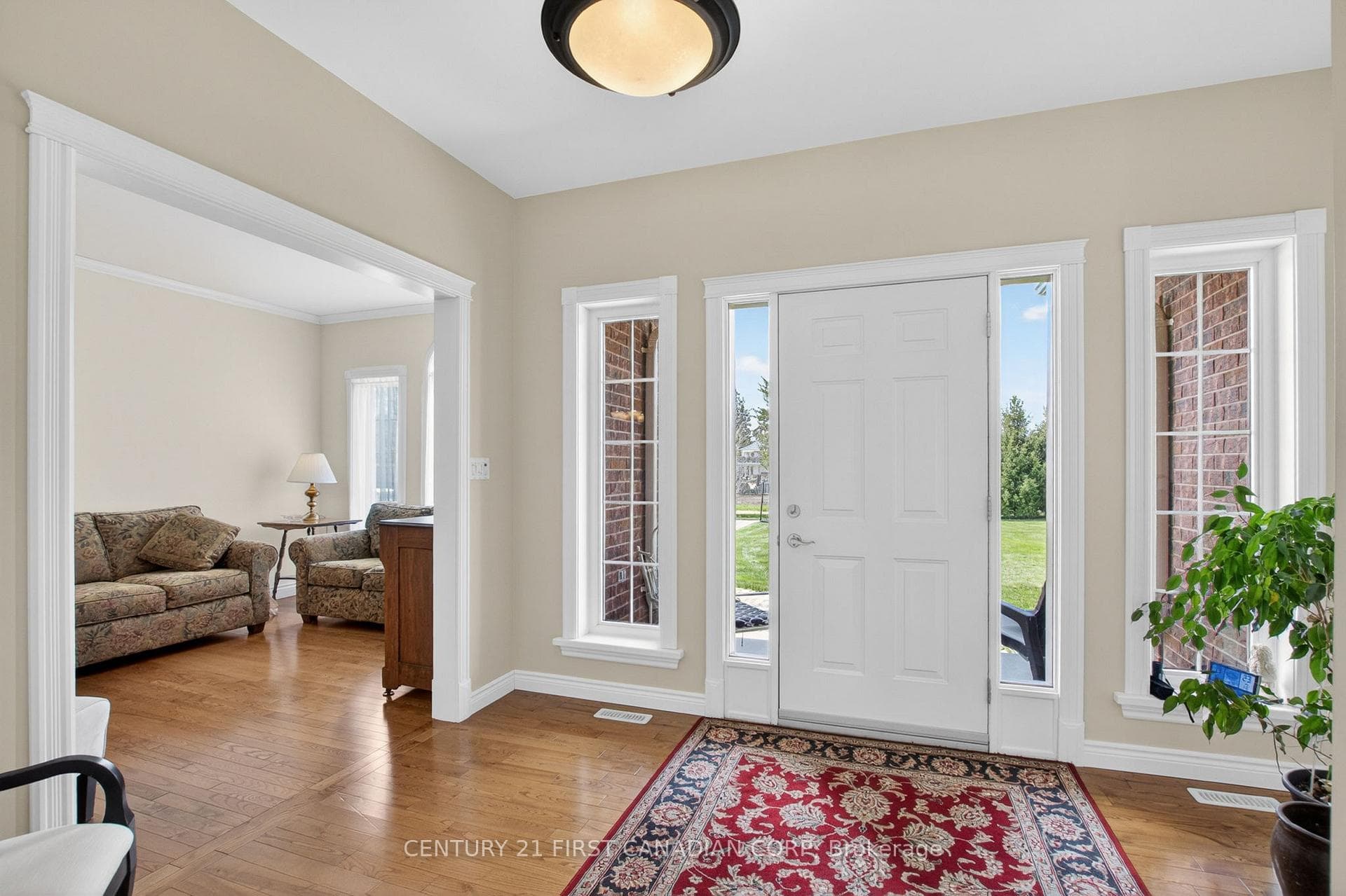 653 Peter Street photo 3