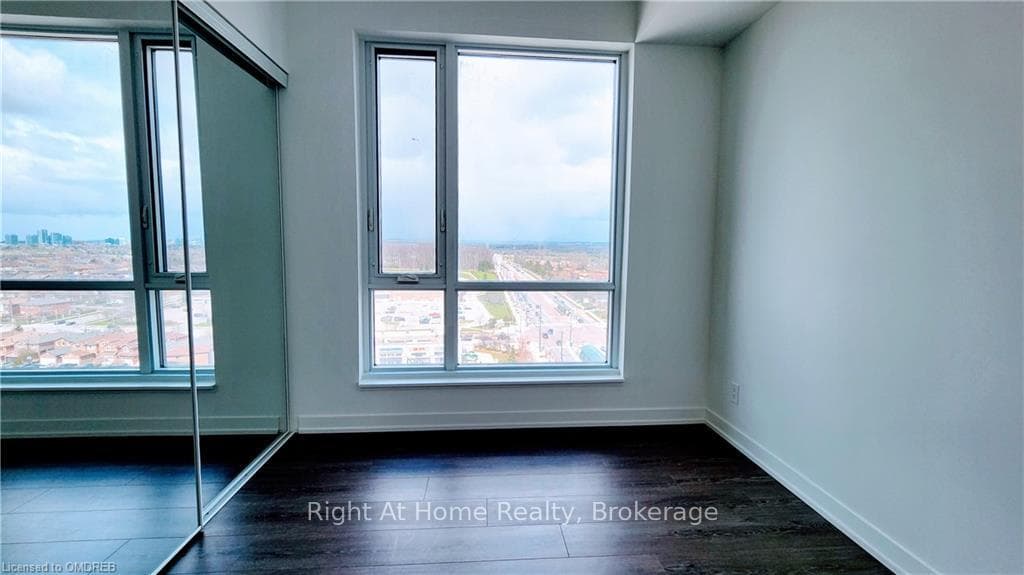 7950 BATHURST Street Unit 1204 photo 6