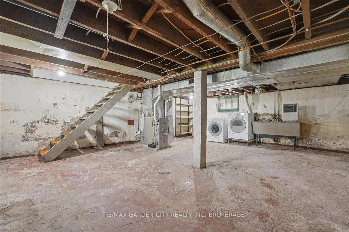 106 Carlton Street photo 21