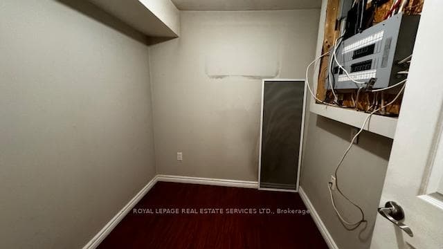 94 Ravenscliffe Court photo 35