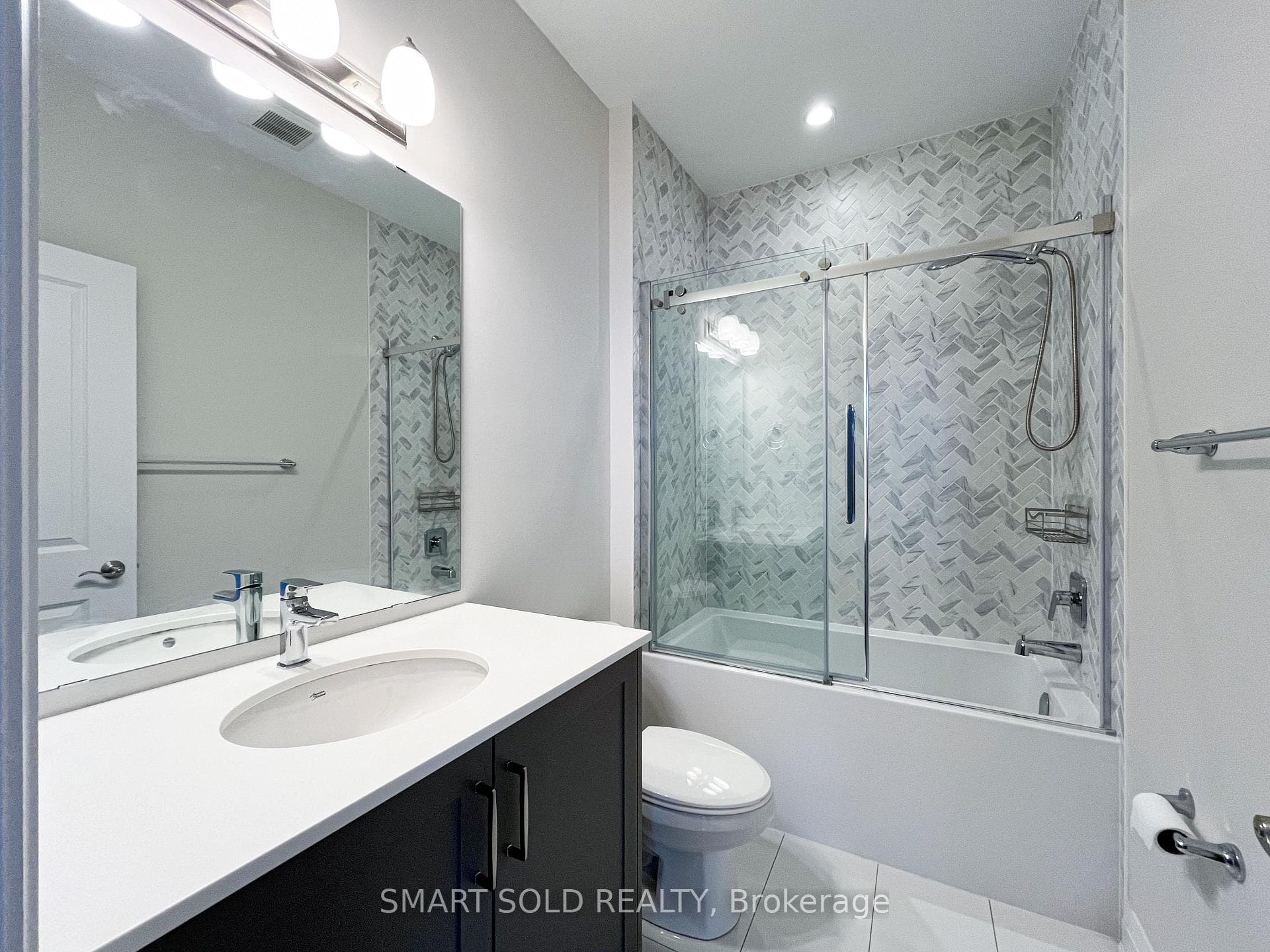 2462 Belt Lane photo 12