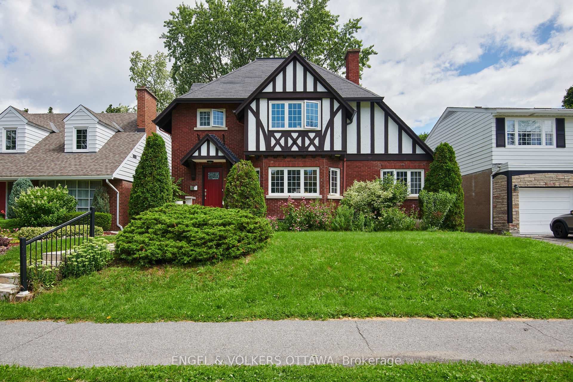 469 Island Park Drive photo 1