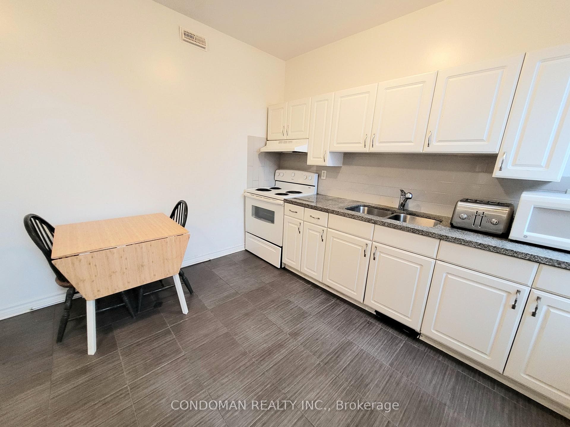 139 1/2 John Street Unit 6 photo 6