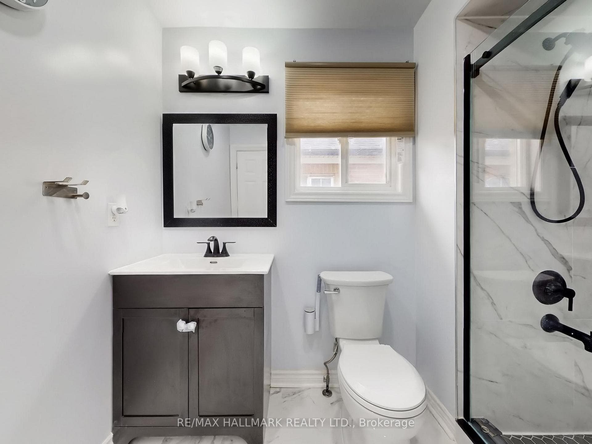 Newly Renovated and Updated 4 Piece Washroom