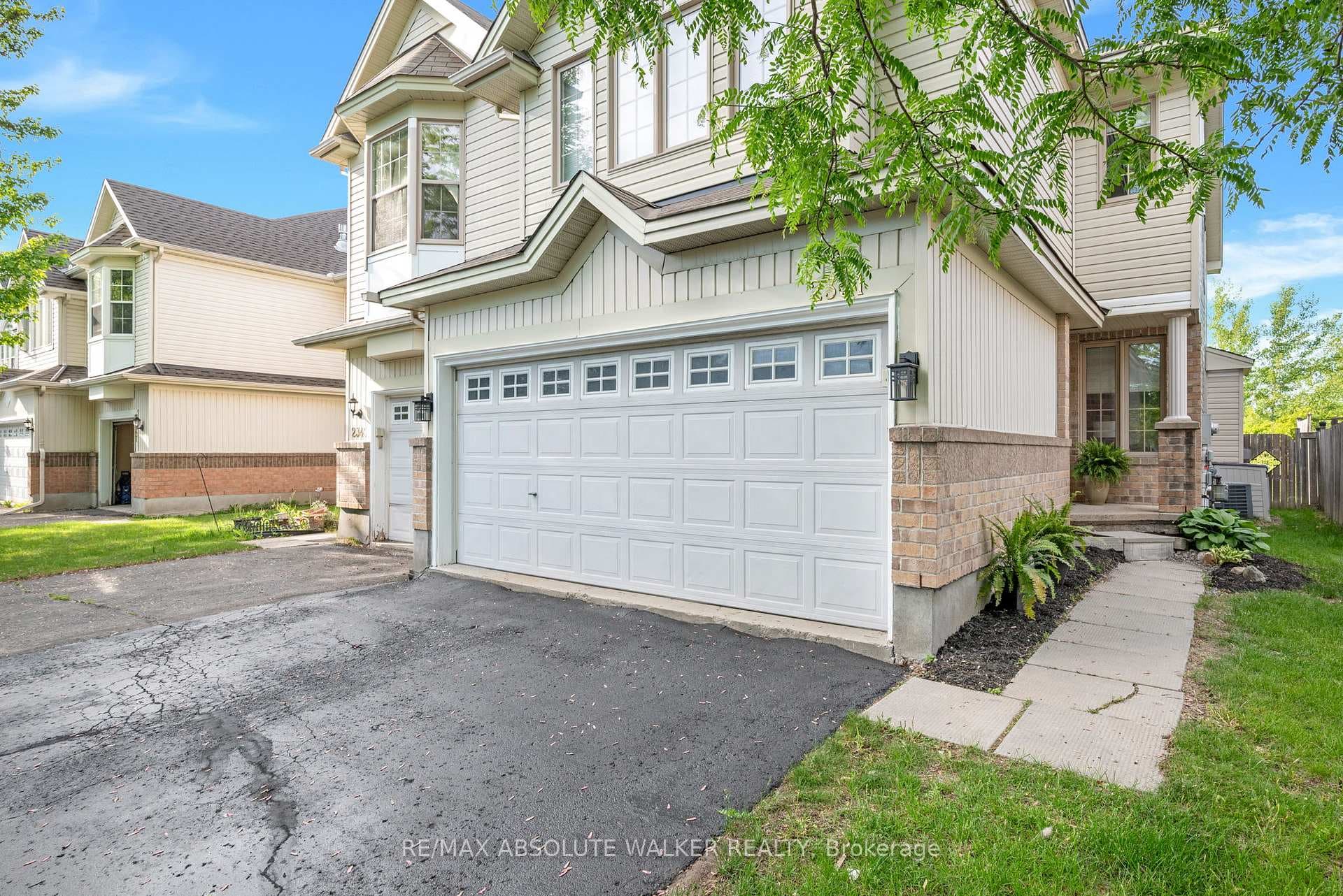 2351 Glandriel Crescent photo 7
