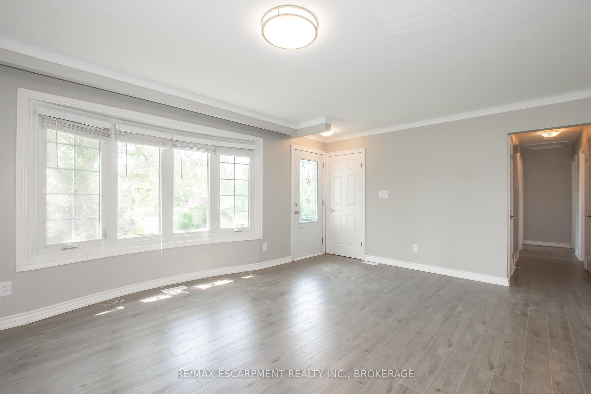 2 WOLFDALE Place Unit Main photo 7