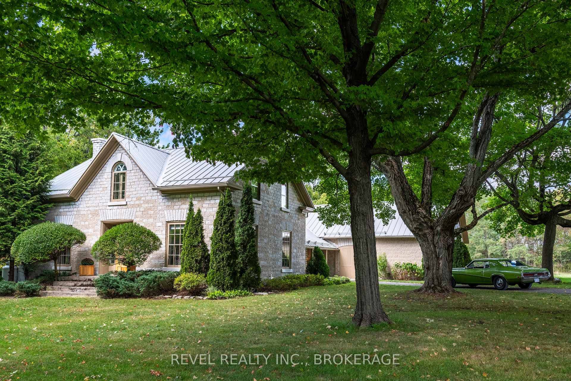 4247 Henderson Road photo 2