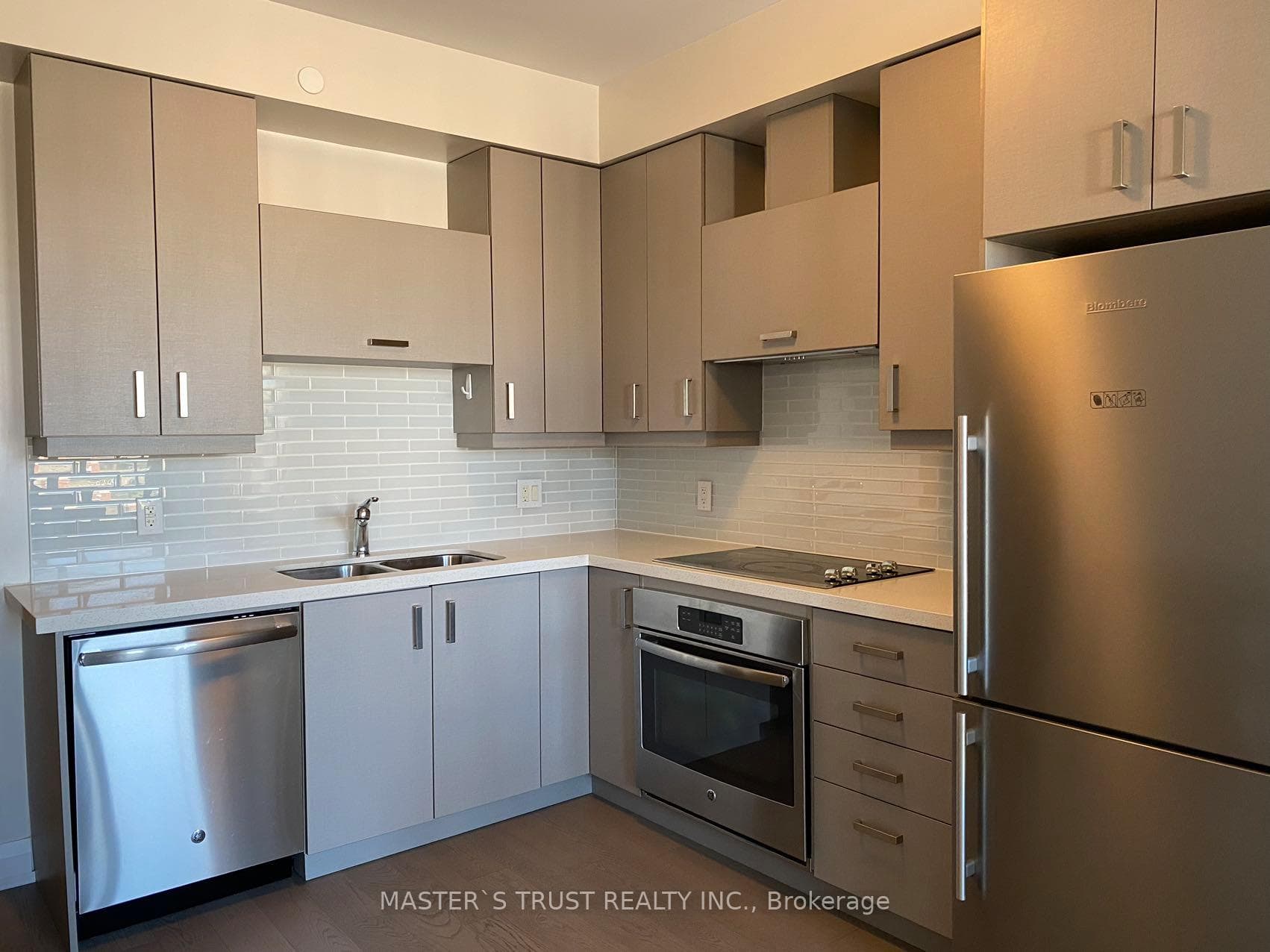 28 Uptown Drive Unit 519 photo 5