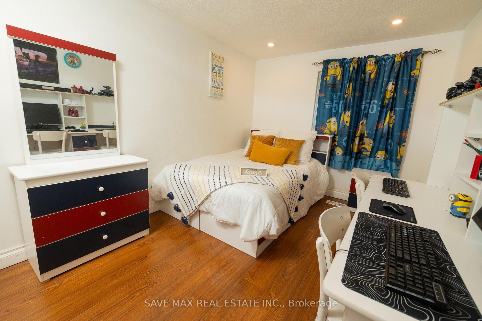 133 Jansen Avenue photo 15