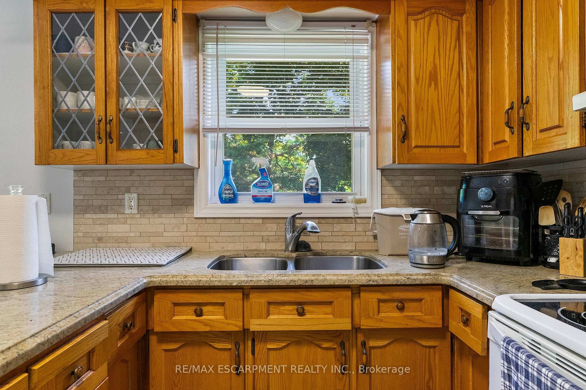 2506 YARMOUTH Crescent photo 12