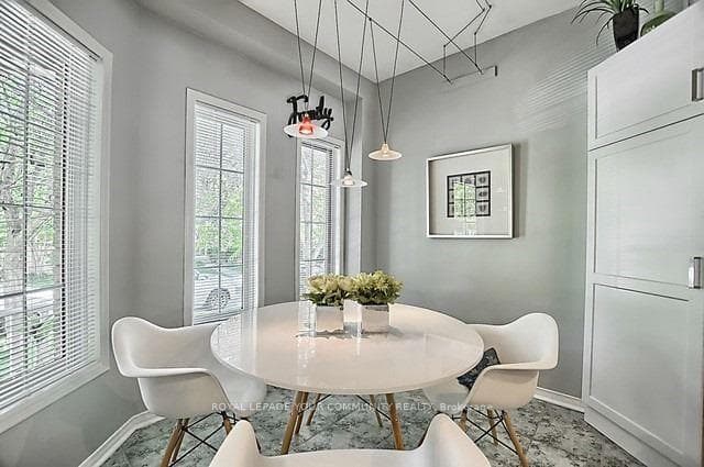 43 Luxton Avenue photo 8