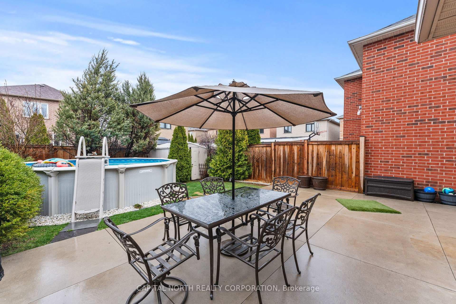 132 Royal Ridge Crescent photo 33