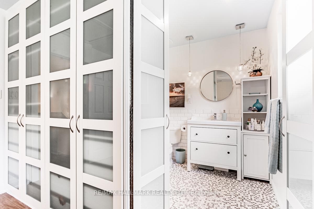 685 Elgin Street photo 13