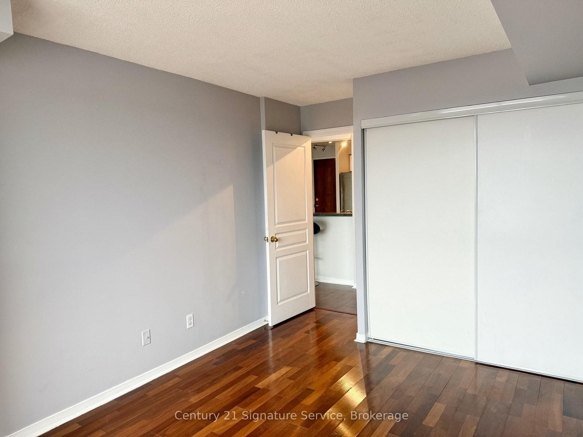 2545 Erin Centre Boulevard Unit 1802 photo 17