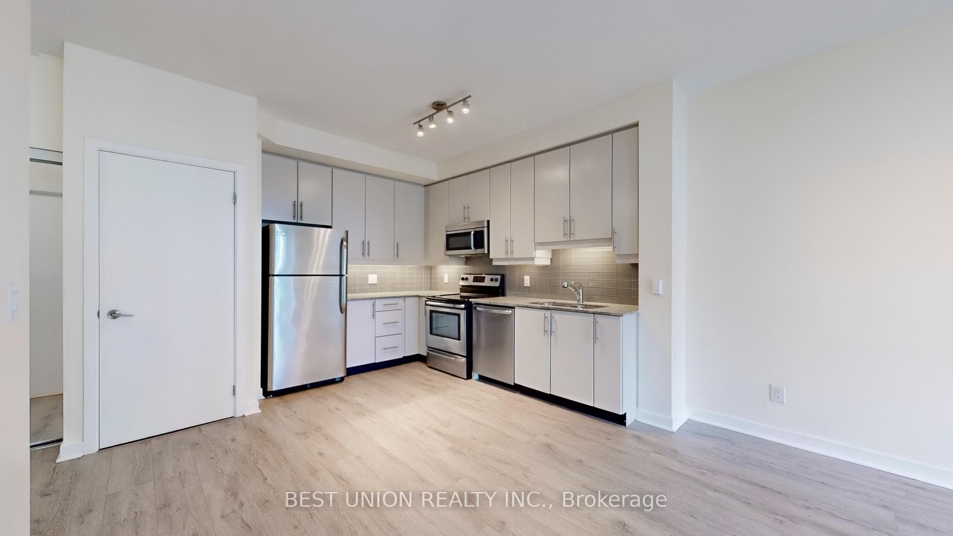 33 Bay Street Unit 2407 photo 12