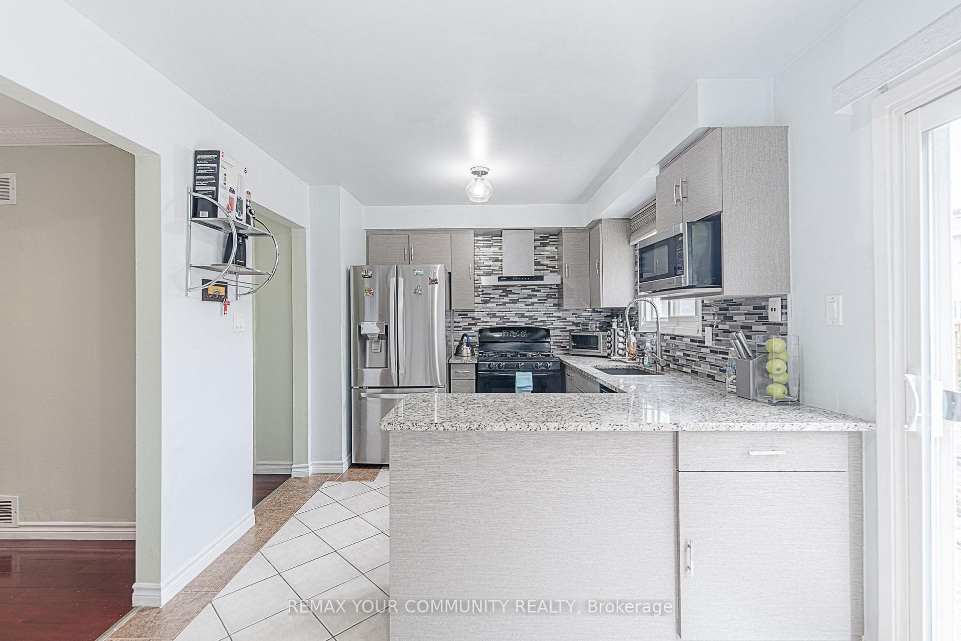 66 Trafford Crescent photo 12