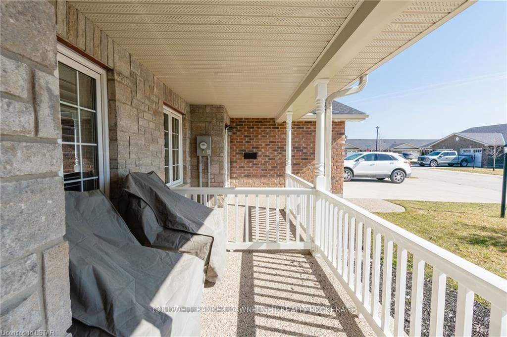 20 DEVON Drive photo 3