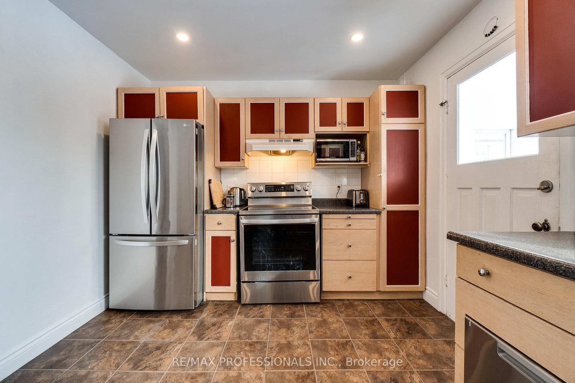 225 Bridgeport Road photo 17