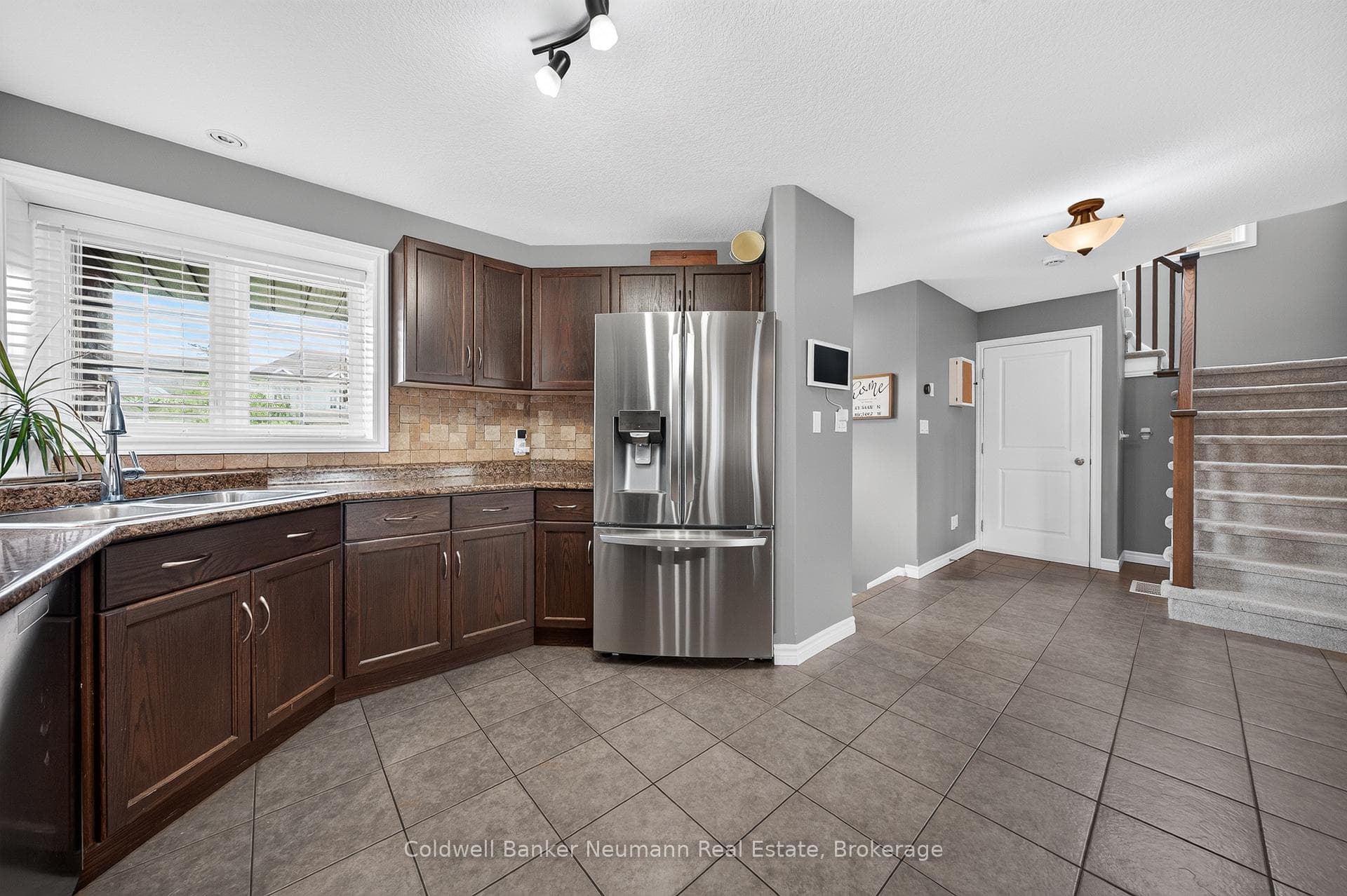8 Creighton Avenue photo 9
