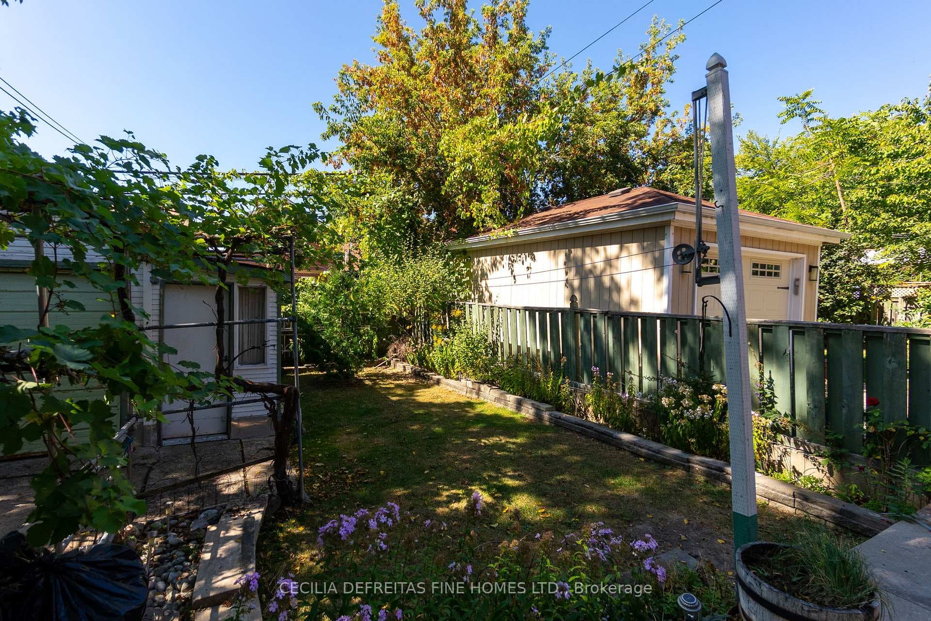 48 Westmount Avenue photo 35