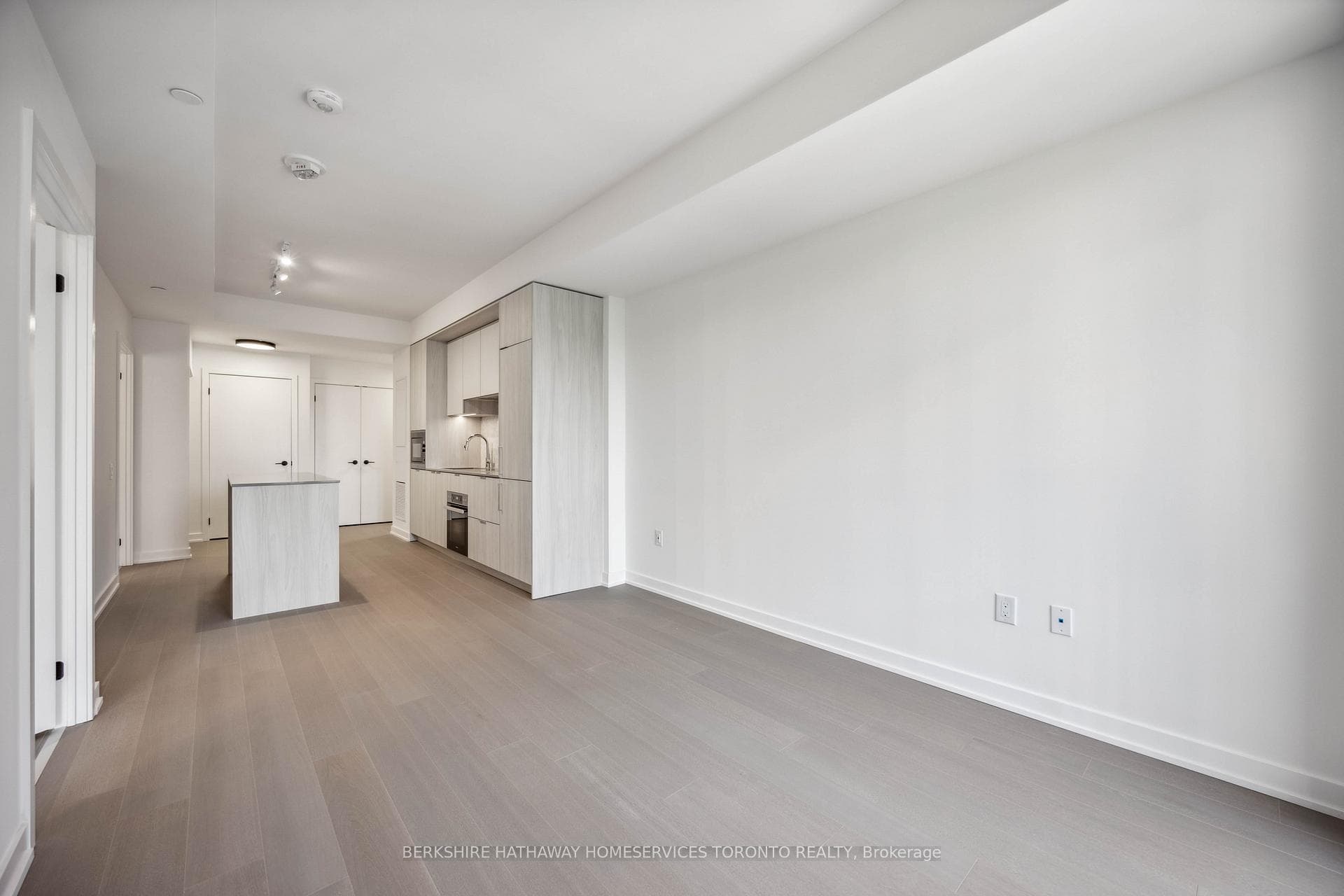 123 Portland Street Unit 512 photo 8