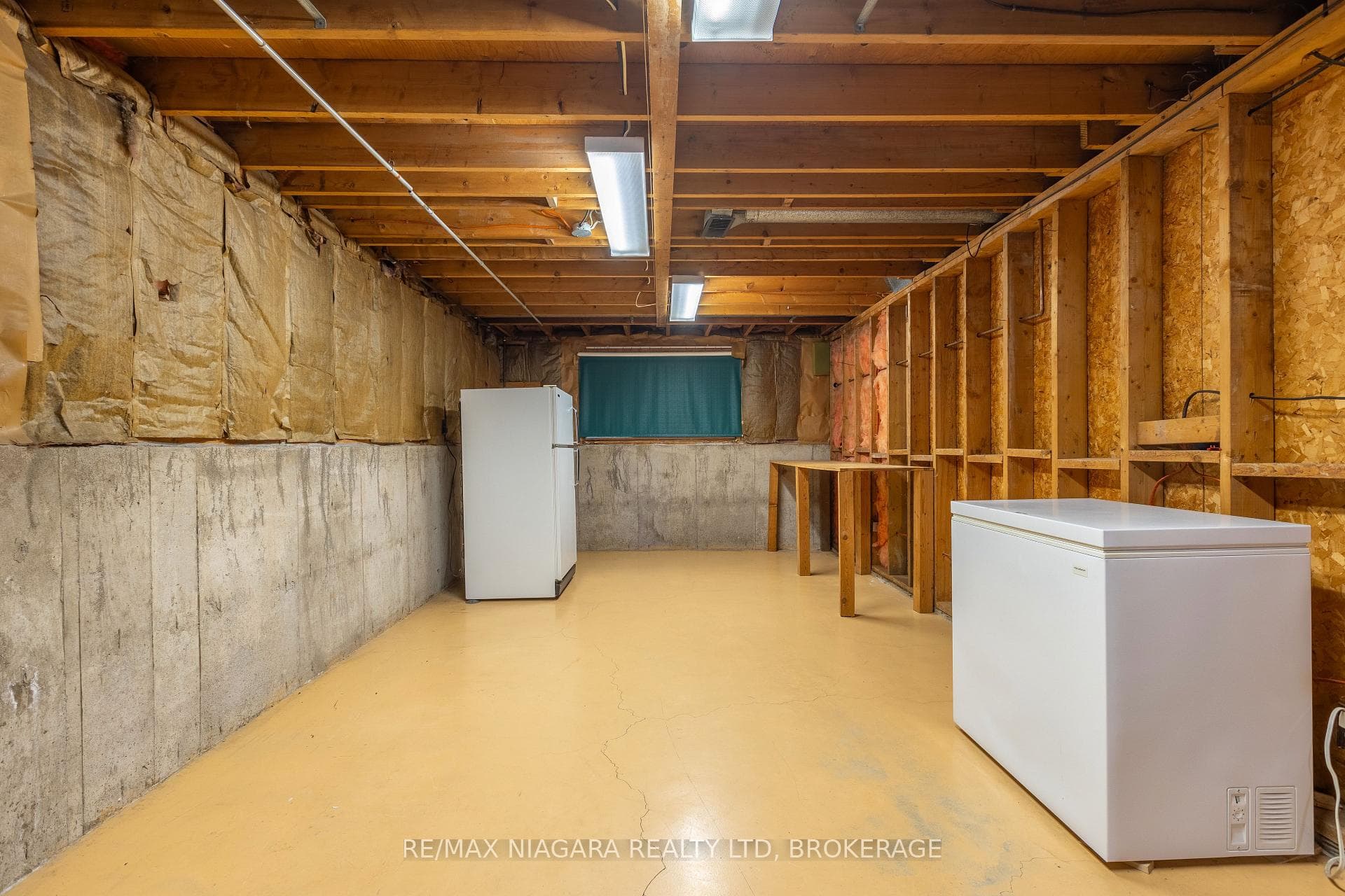 82 Westwood Crescent photo 22