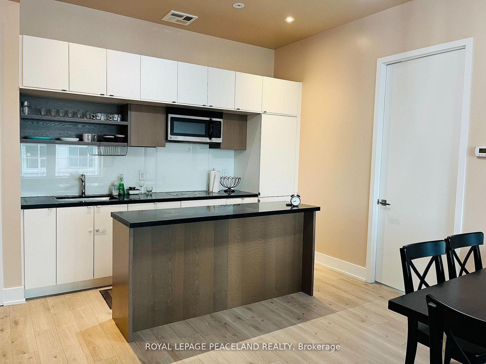111 St. Clair Avenue Unit 1607 photo 8