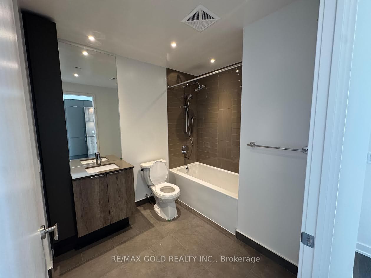 448 Burnhamthorpe Road Unit 3412 photo 4
