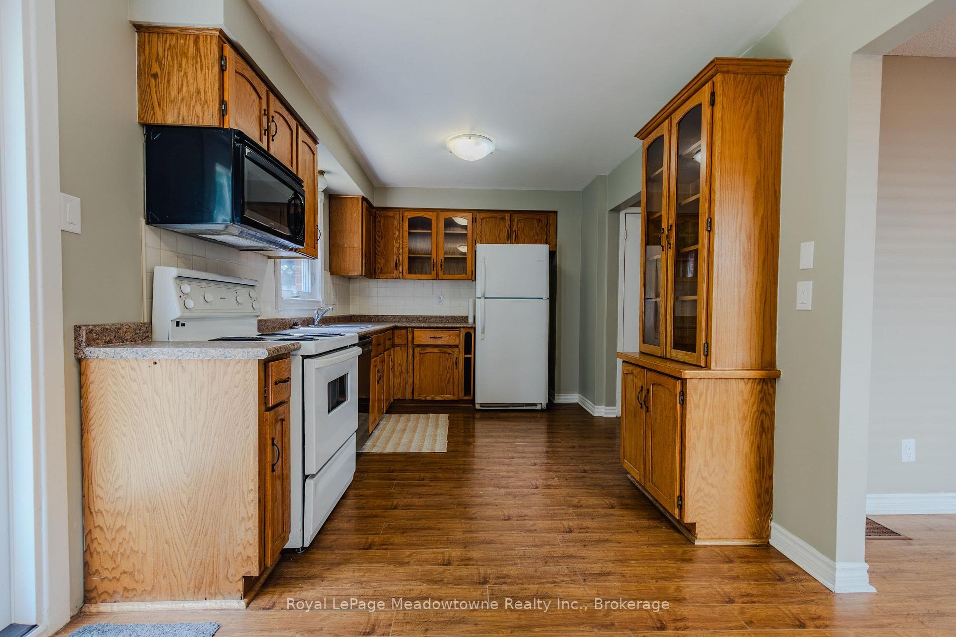 301 Woodlawn Crescent photo 11