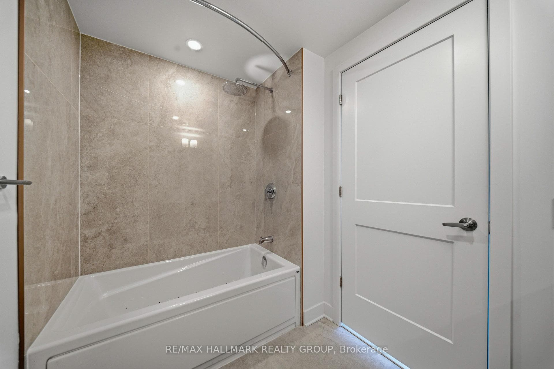 180 George Street Unit 2503 photo 18