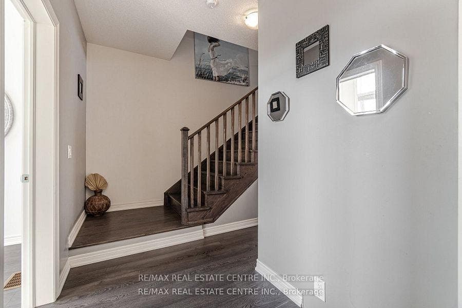 85 Bronson Terrace photo 4