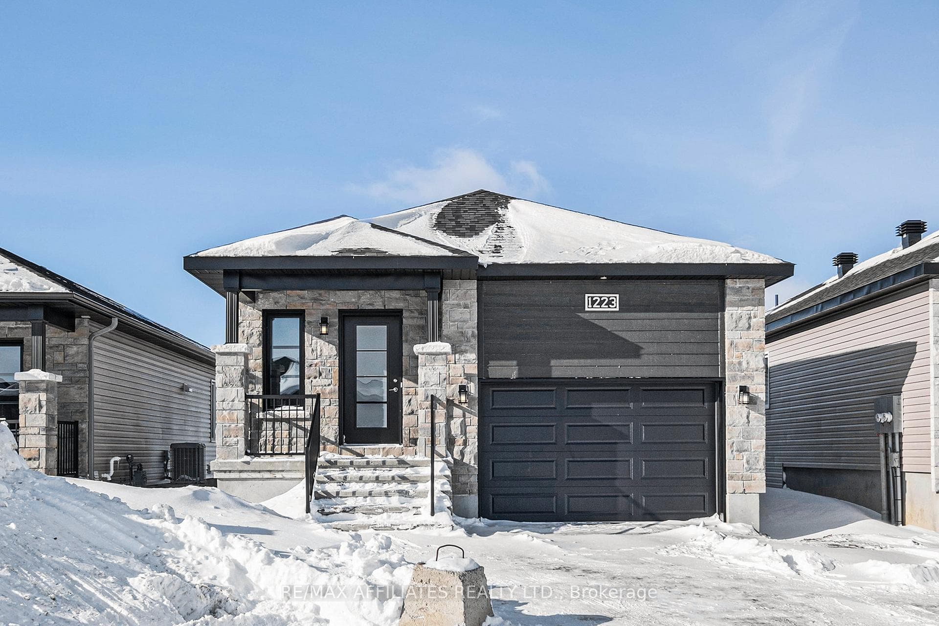 1223 Montblanc Crescent photo 1