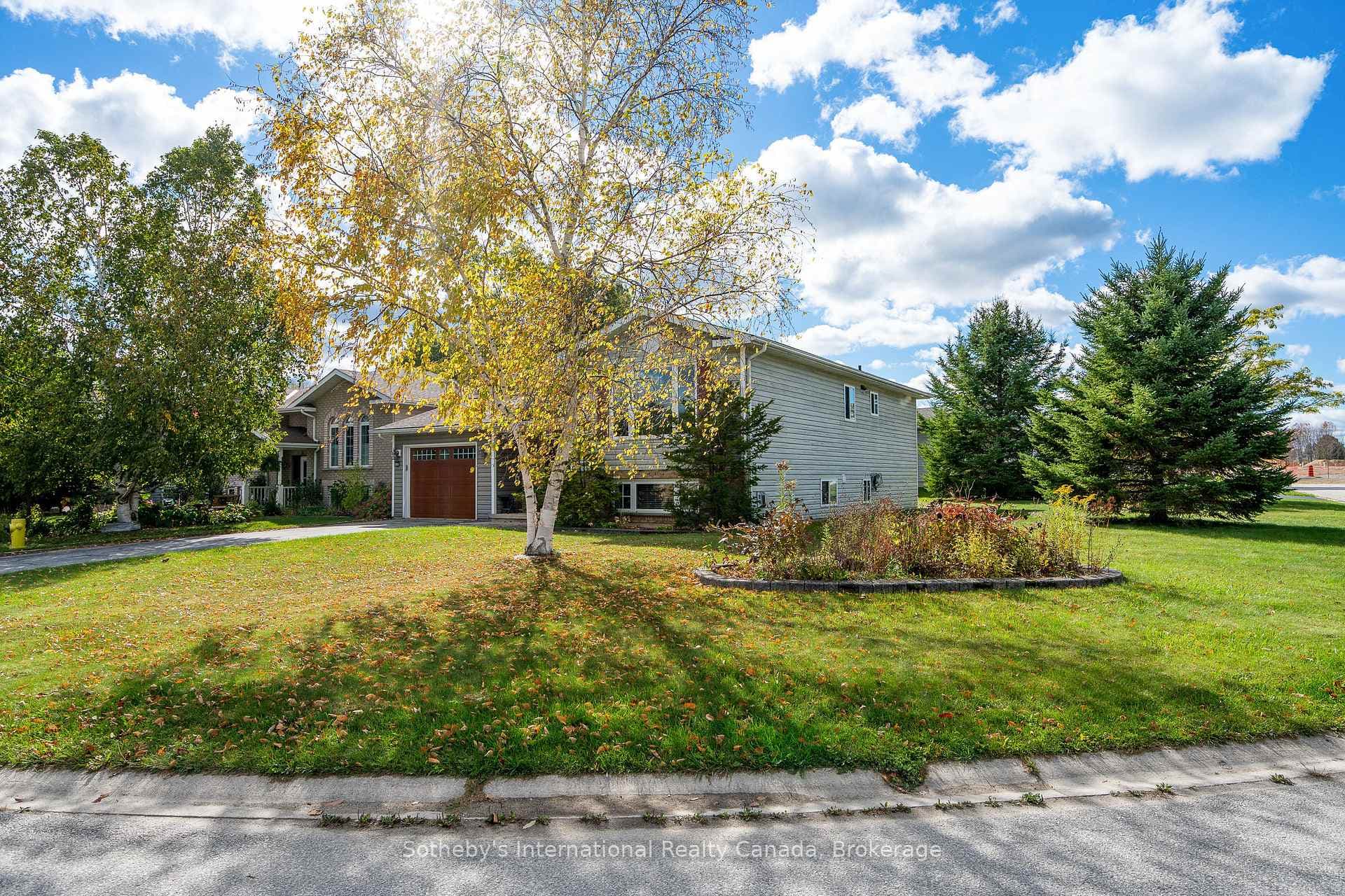 26 Country Crescent photo 3