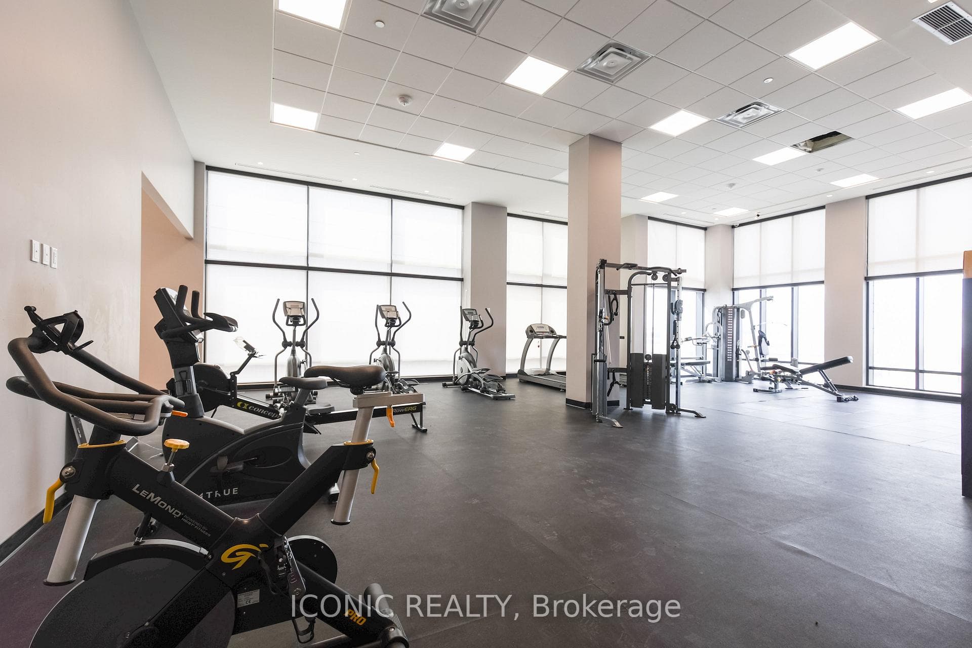 681 Yonge Street Unit 510 photo 37