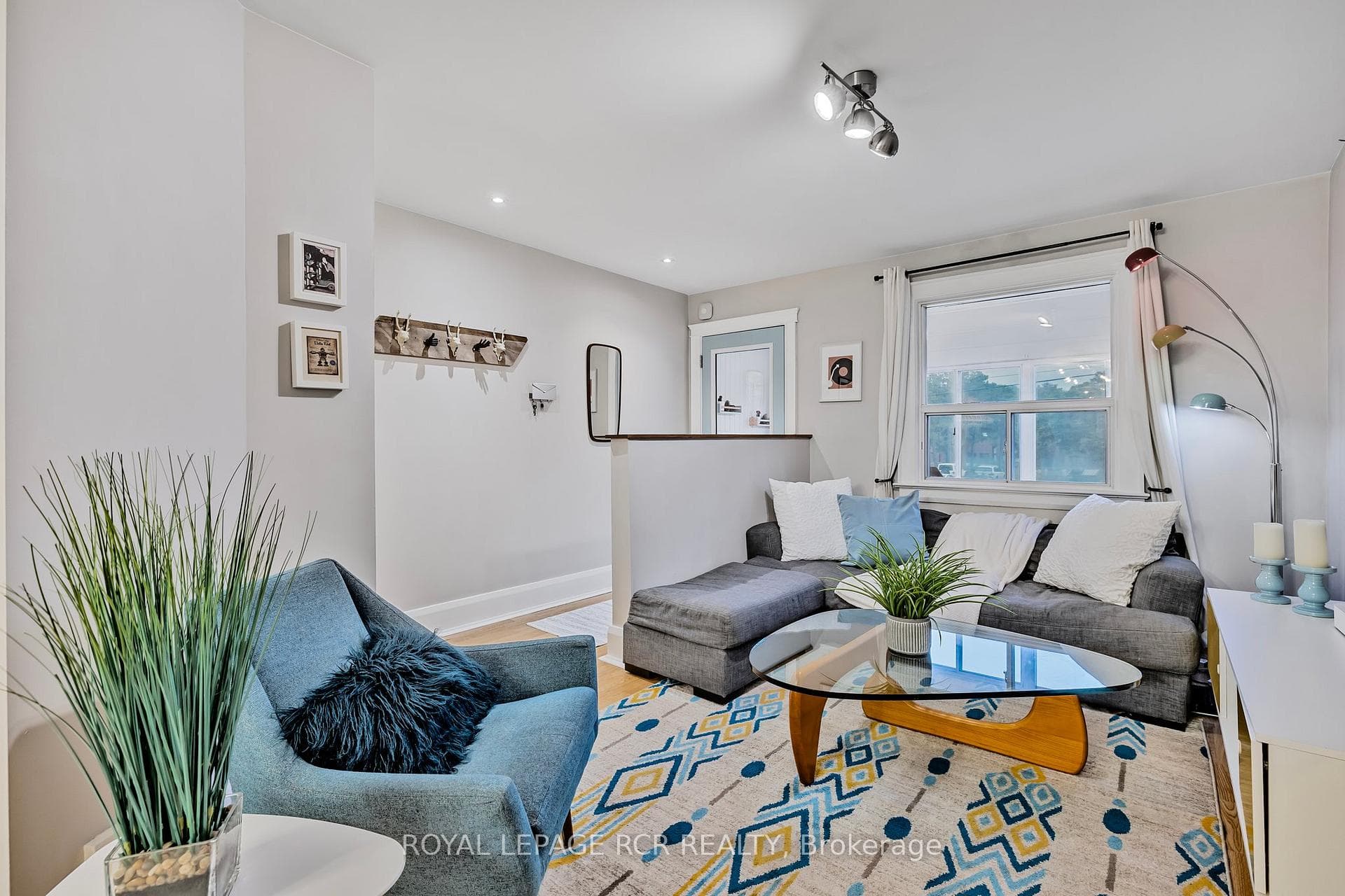 391 Kingston Road photo 8