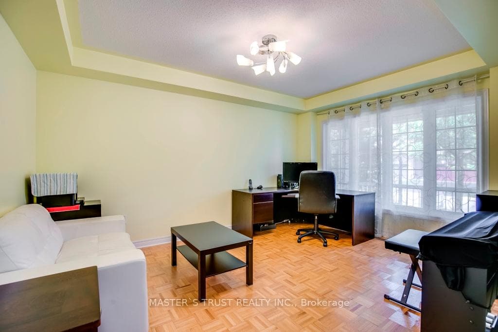 626 Society Crescent photo 5